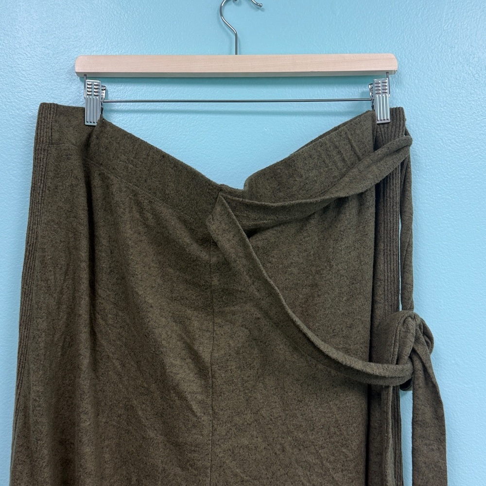 Bobeau pants in dark olive size 2X. - Picture 2 of 7